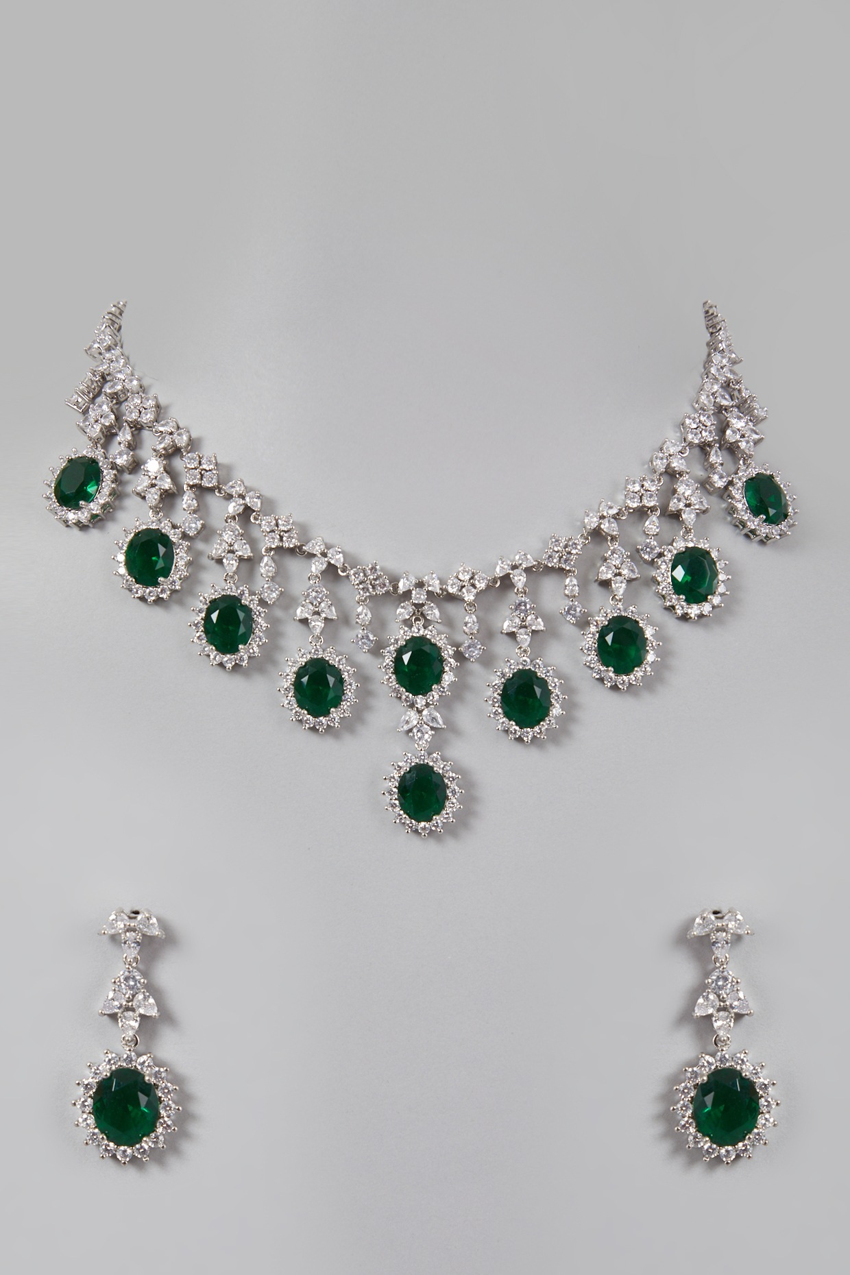 SPARKLING GREEN PAISLEY AMERICAN DIAMOND NECKLACE SET FOR WOMEN –  www.soosi.co.in